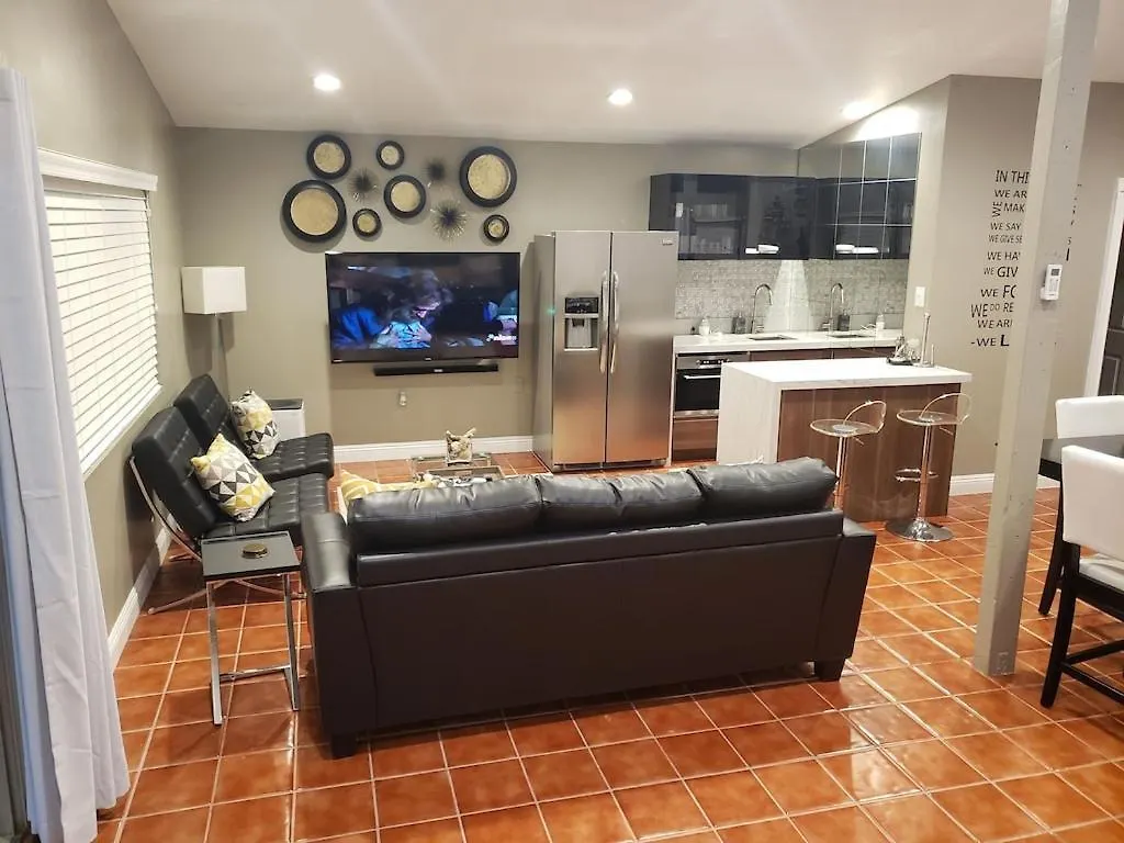 Luxury Villa, With Bonus Pool House, Private Pool, Hot Tub, Rock Water Fall And Slide, Putting Green, Basketball, Shuffle Board, Play Gym, Privately Gated On Circular Driveway. 라스베이거스 0*,  미국