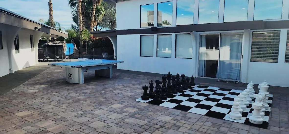 Luxury Villa, With Bonus Pool House, Private Pool, Hot Tub, Rock Water Fall And Slide, Putting Green, Basketball, Shuffle Board, Play Gym, Privately Gated On Circular Driveway. 라스베이거스 빌라